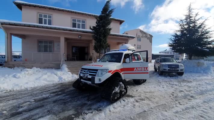 Konya'da  Acil sağlık hizmetleri yoğun kış şartlarında da sürüyor