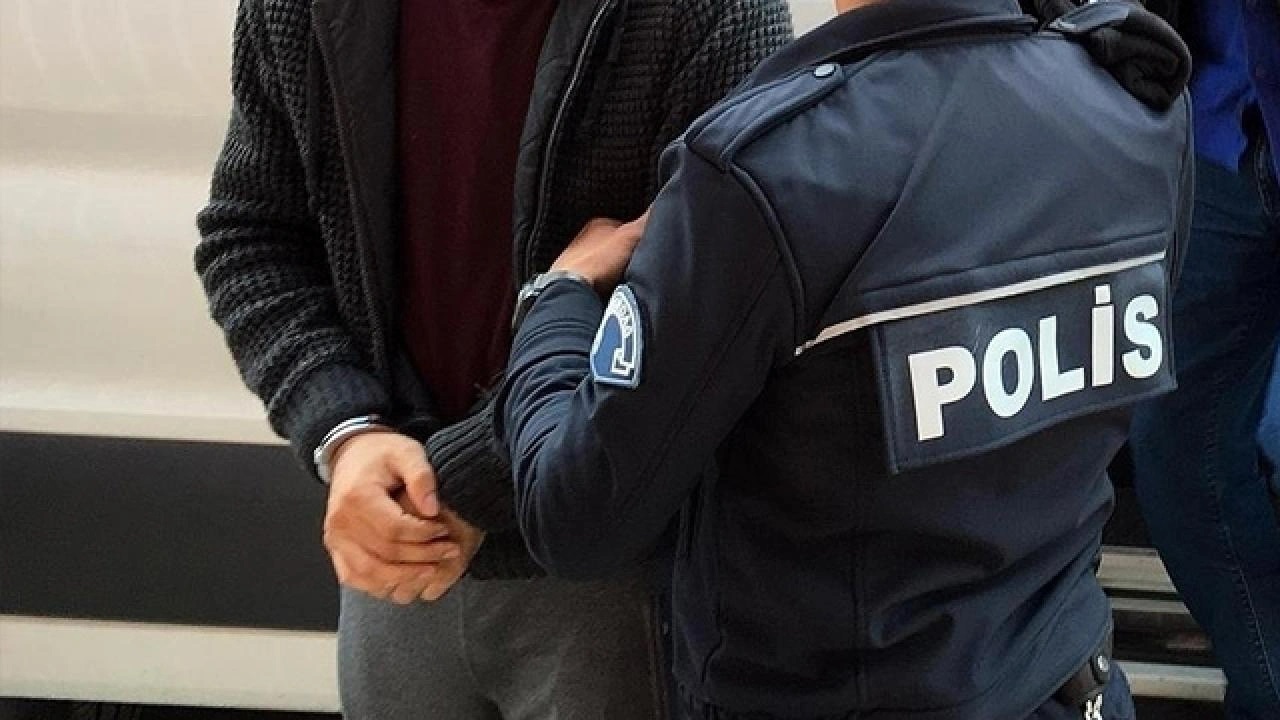 Konya'da altın dolandırıcılığından hakkında 20 yıl hapis cezası bulunan kuyumcu yakalandı