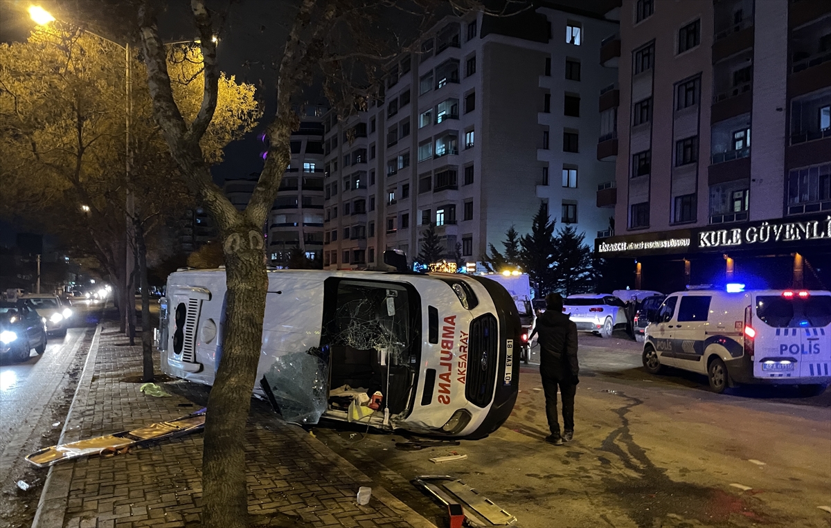 Konya'da ambulans ile otomobilin çarpışması sonucu 4 kişi yaralandı