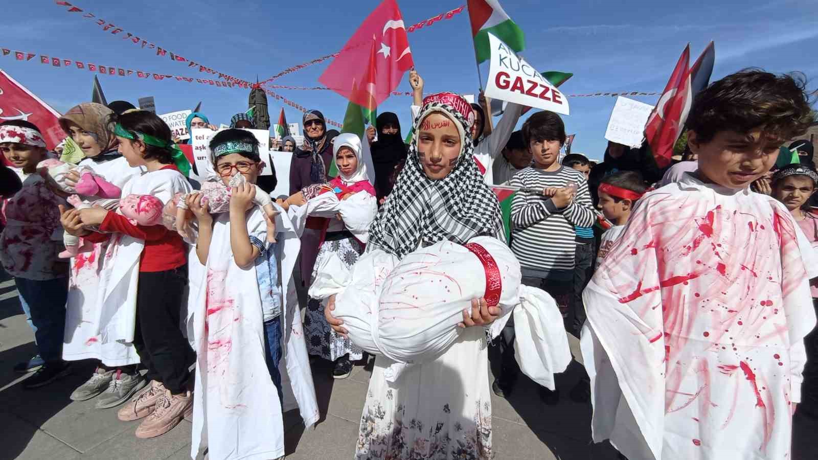 Konya'da anneler Gazze için yürüdü