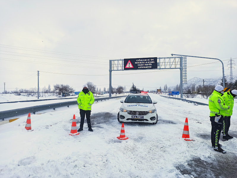 Konya'da Antalya kara yolu dışında tüm yollar trafiğe açıldı