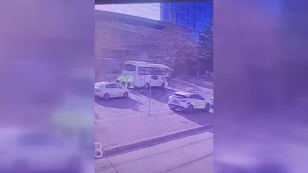 Konya'da aracı arıza yapan sürücüye polis ekipleri yardım etti