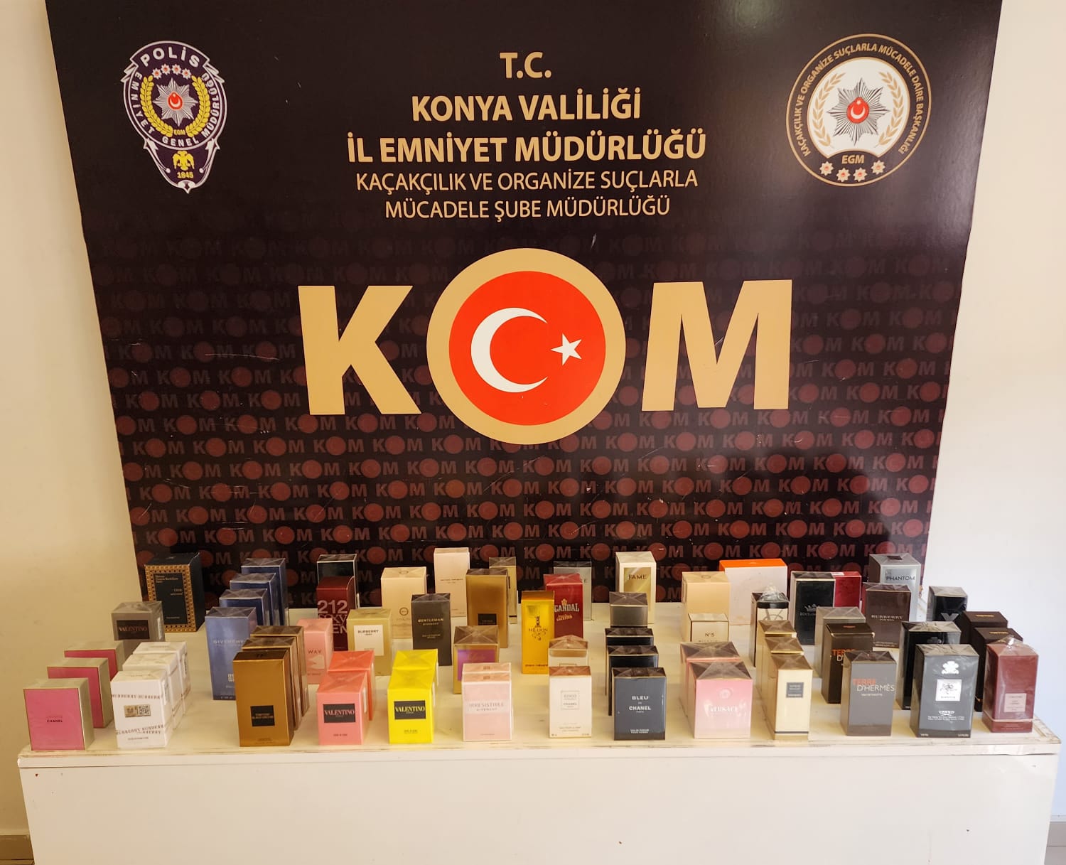 KONYA’DA ARAÇTAN CEPHANELİK ÇIKTI   KAÇAKÇILIK OPERASYONU: 15 KİŞİ YAKALANDI