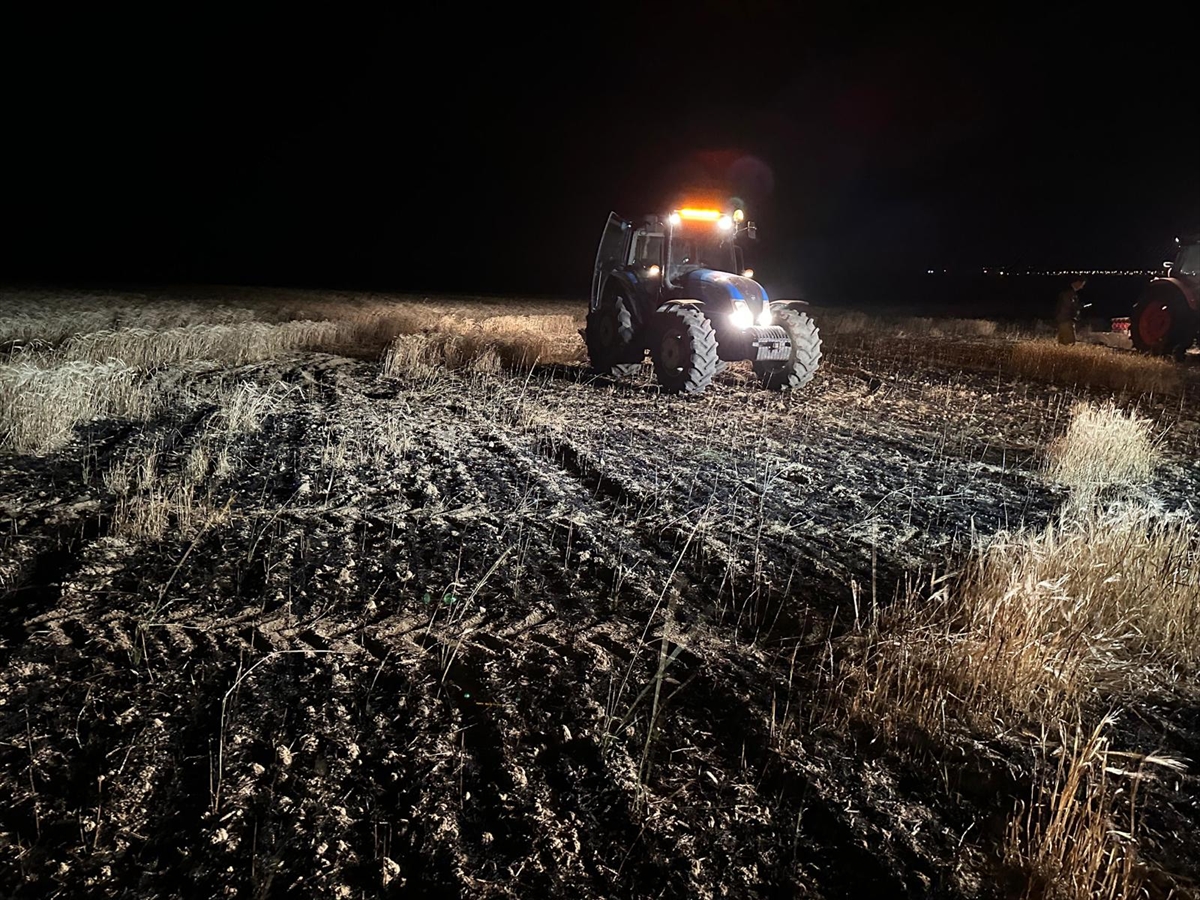 Konya'da arpa tarlasında yangın çıktı