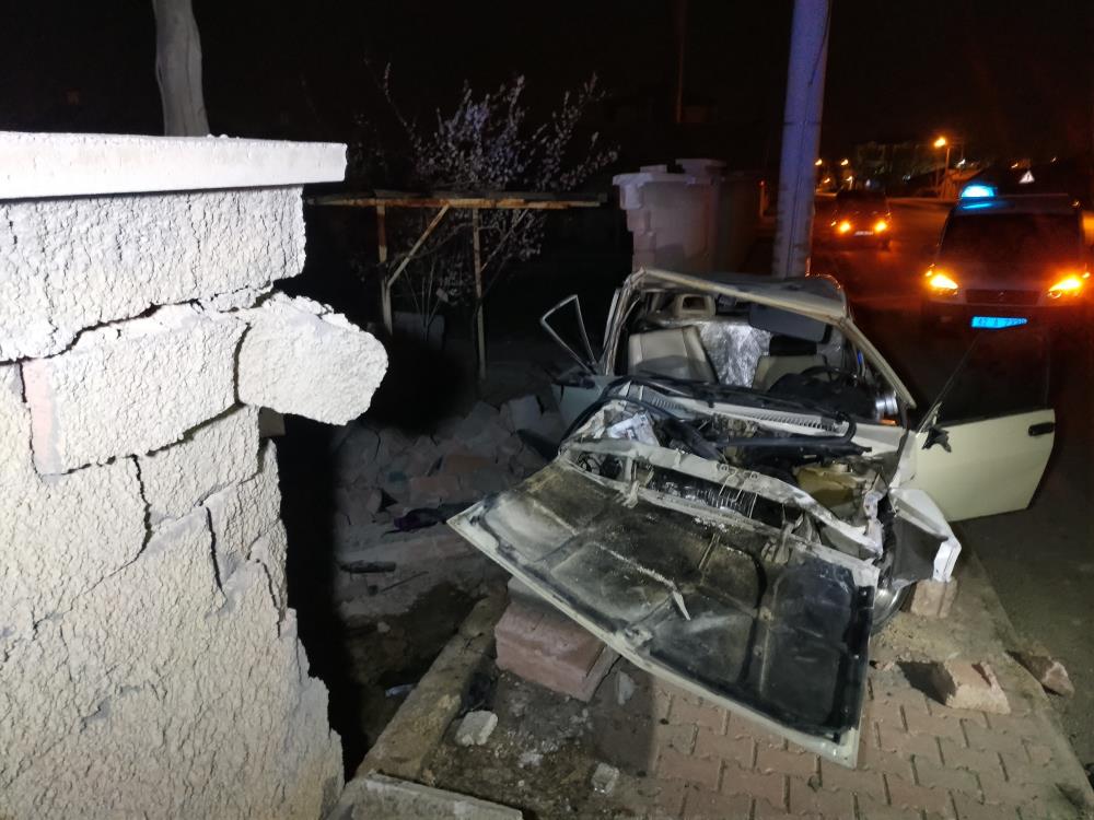 Konya’da aşırı hızla gelen kazada 3  kişi  yaralandı