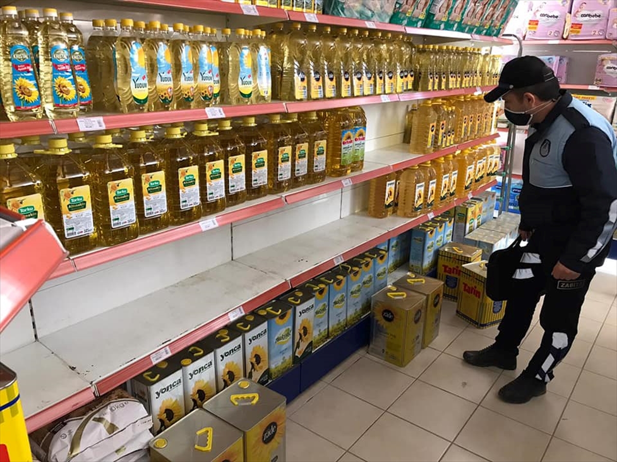 Konya'da ayçiçeği yağı stoku yapıldığı tespit edilen 2 markete işlem uygulandı