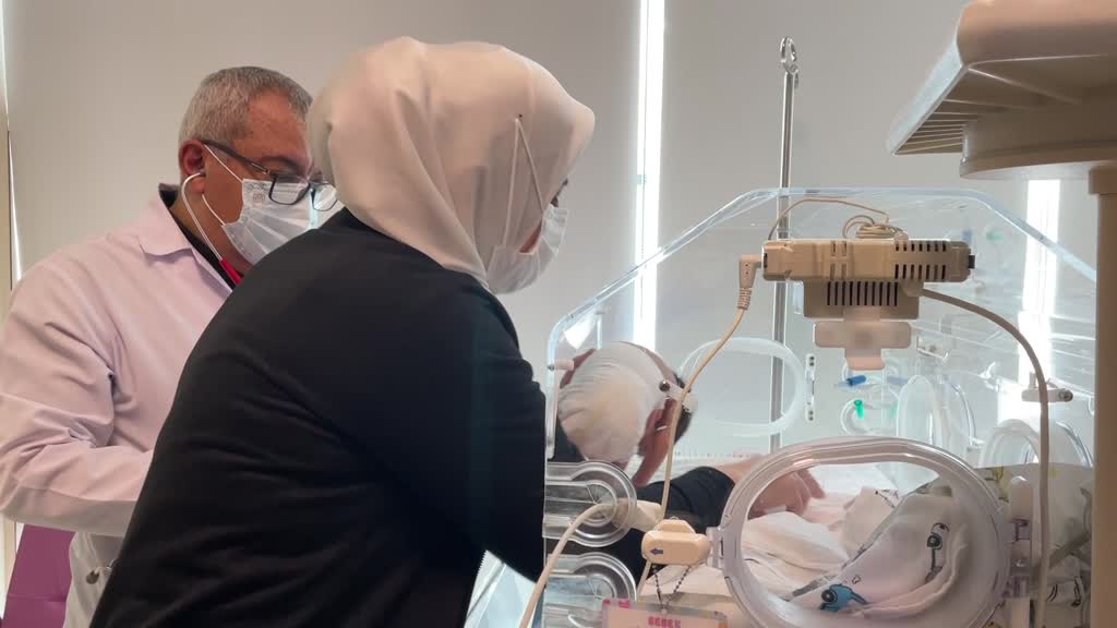 Konya'da Bağırsakları göğüs kafesinde doğan bebek ameliyatla iyileşti