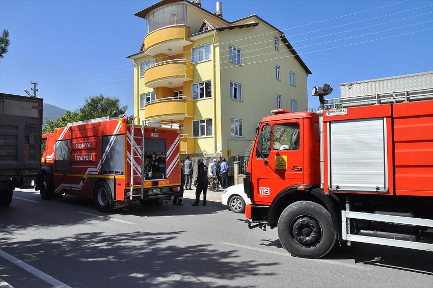 Konya'da bir apartmanda çıkan yangında 5 kişi dumandan etkilendi