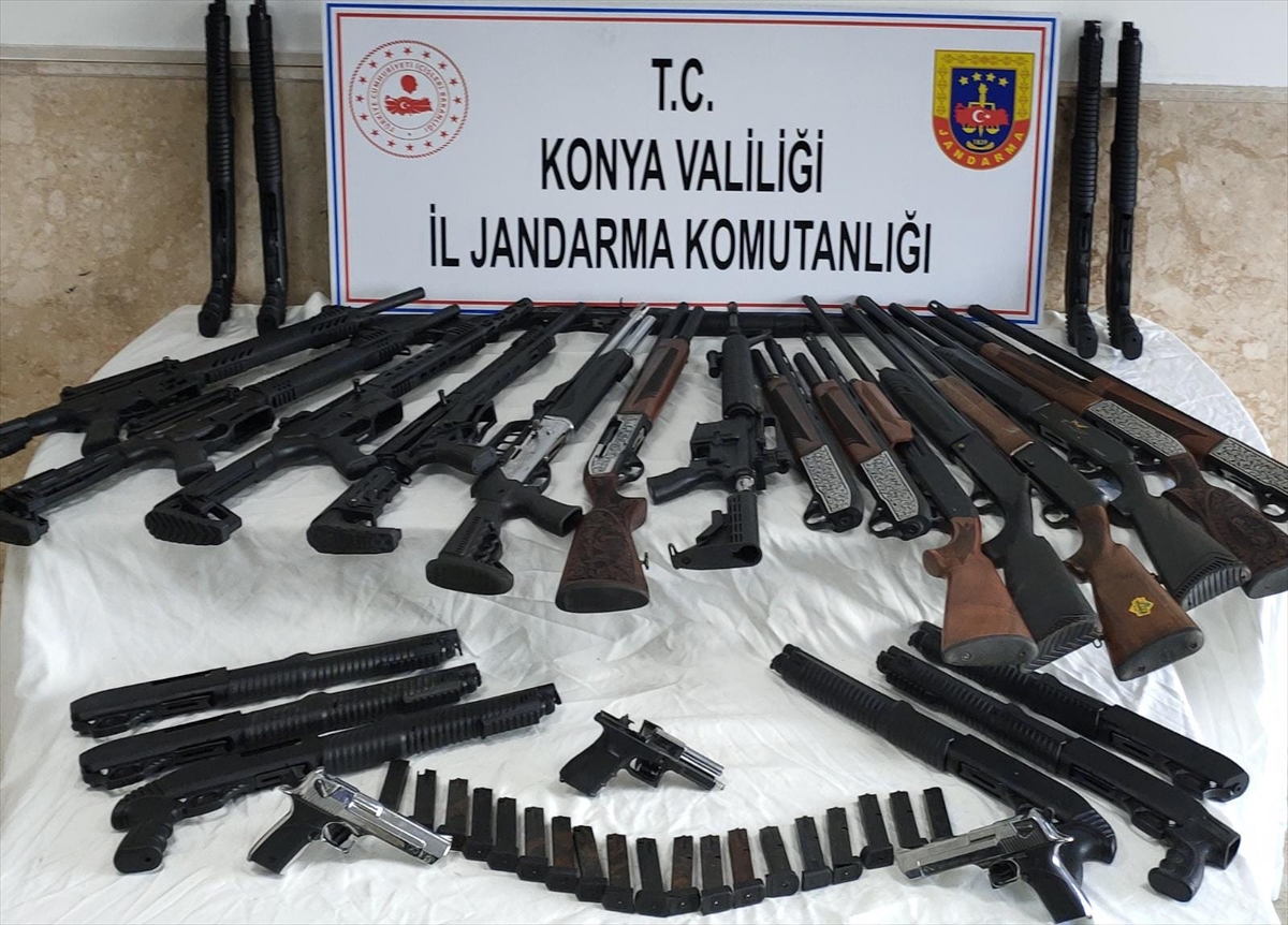 Konya'da bir evde kaçak üretilen 26 tüfek ele geçirildi
