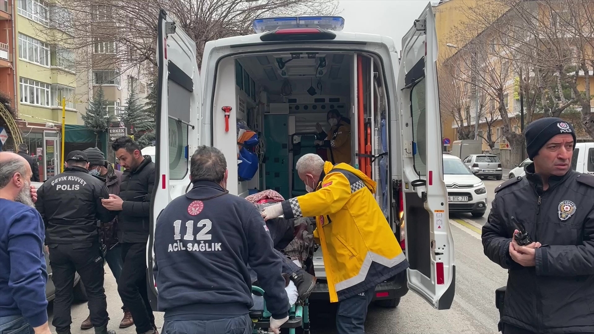 Konya'da bir kişi eşi ile kayınvalidesini bıçakla yaraladı