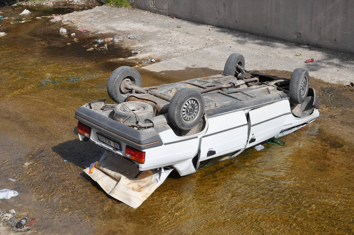 Konya'da boş kanala düşen otomobildeki 2 kişi yaralandı