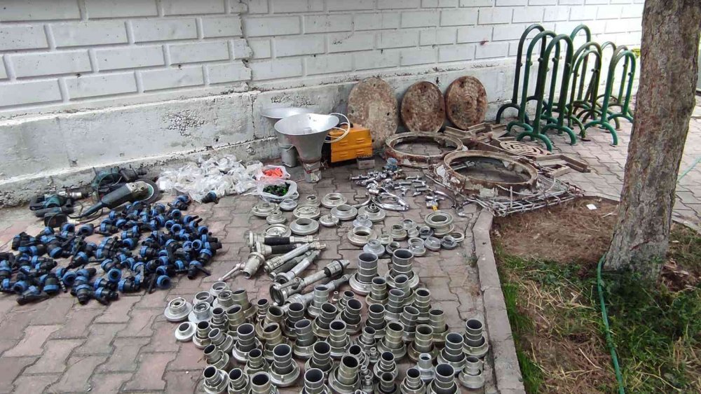 Konya’da çalınan çöp kutusu, mazgal ve rögar kapaklarını satın alan hurdacılar bir kez daha yakalandı