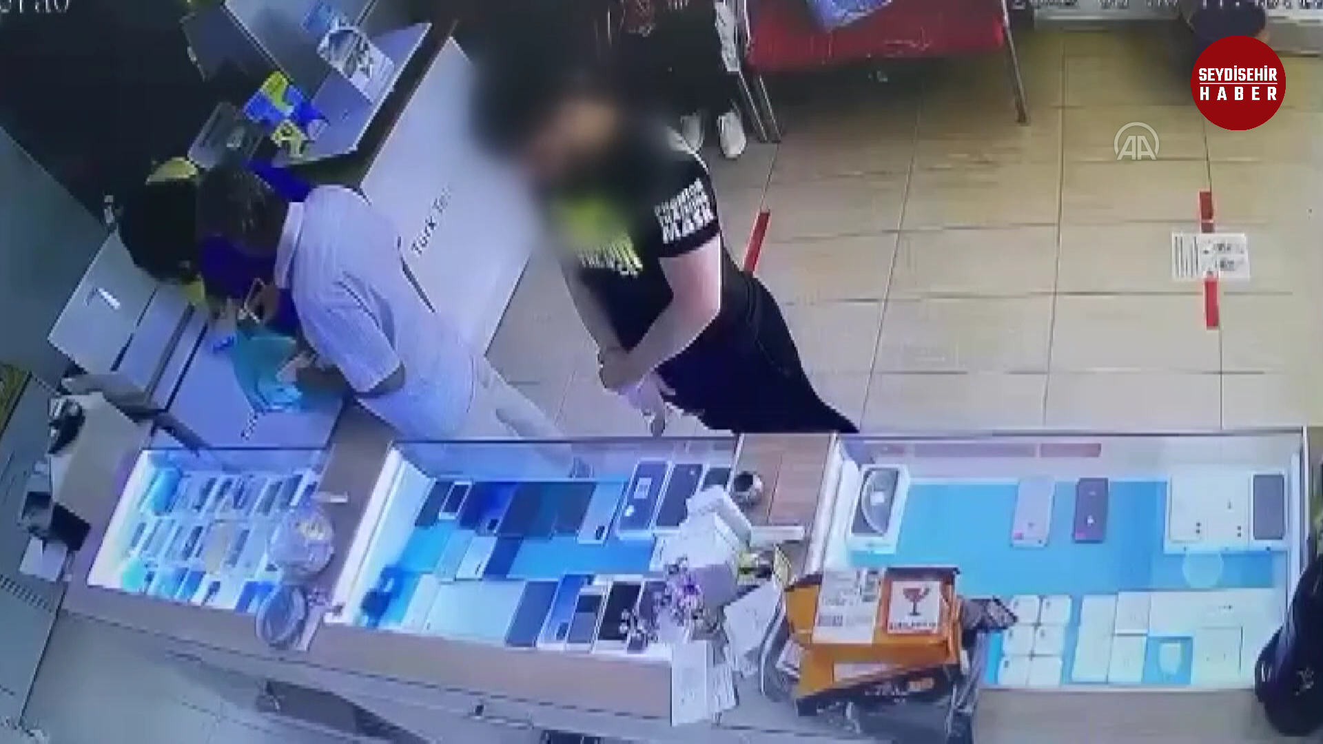 Konya'da cep telefonu hırsızlığı güvenlik kamerasında