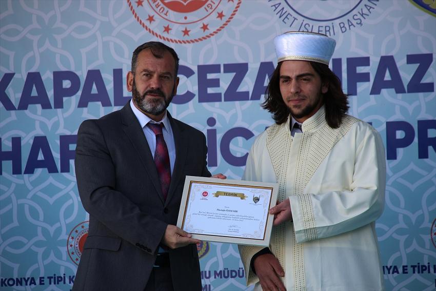 Konya'da cezaevinde hafız olan 2 mahkum için icazet töreni yapıldı