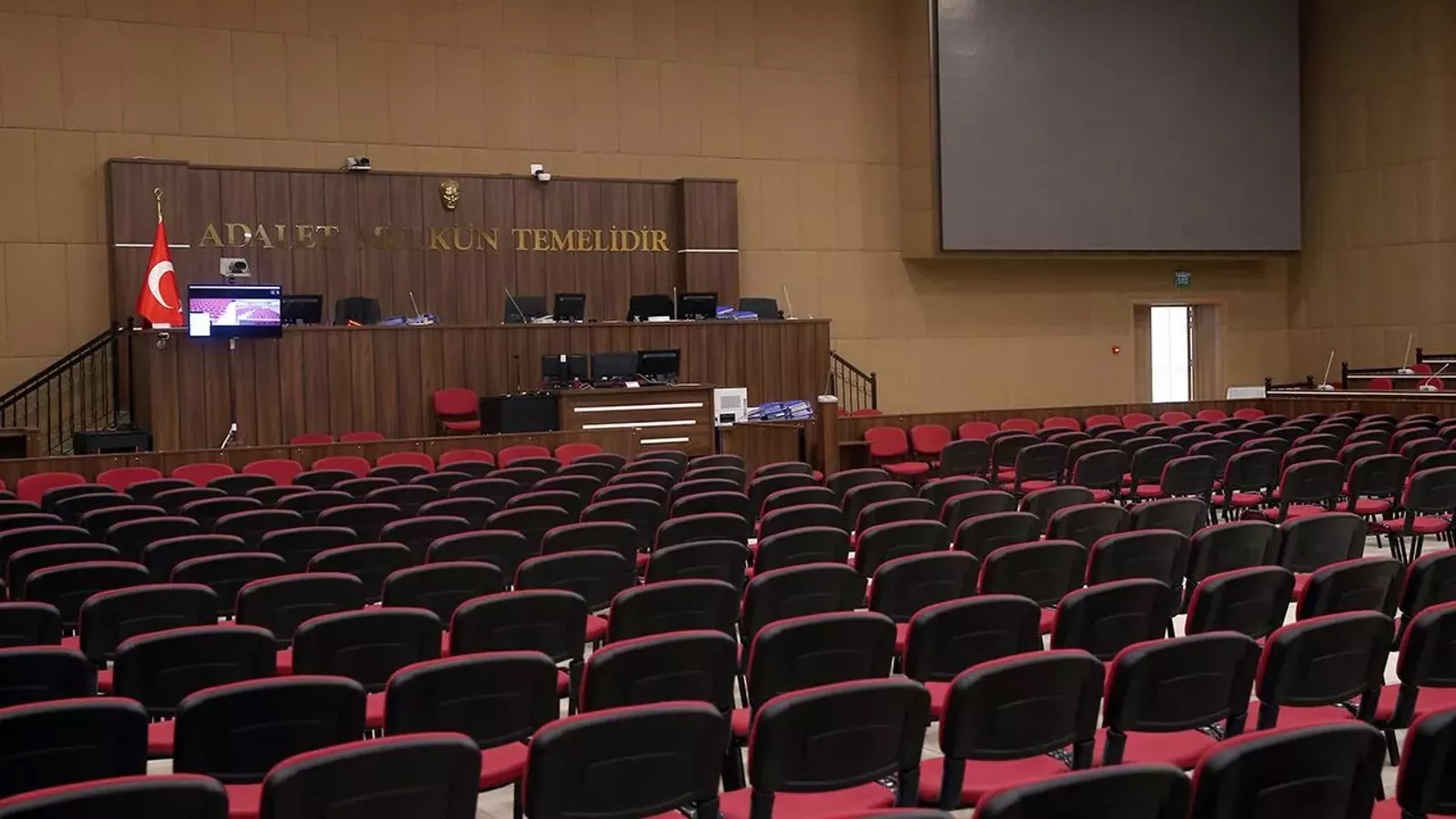 Konya'da cezaevindeki kocasına kargo paketinde uyuşturucu gönderen kadının cezası belli oldu