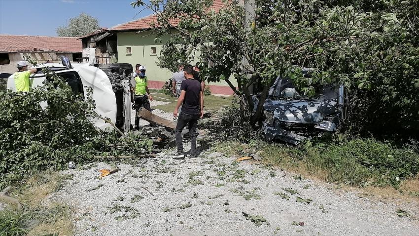 Konya'da cip ile hafif ticari araç çarpıştı: 4 yaralı