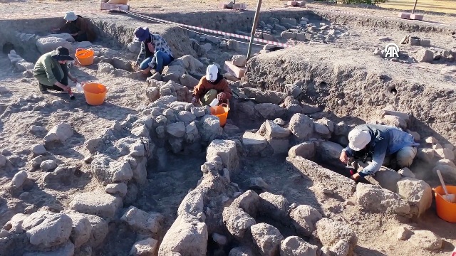 Konya'da Demir Çağ'dan kaldığı değerlendirilen dokuma atölyesi kalıntıları bulundu