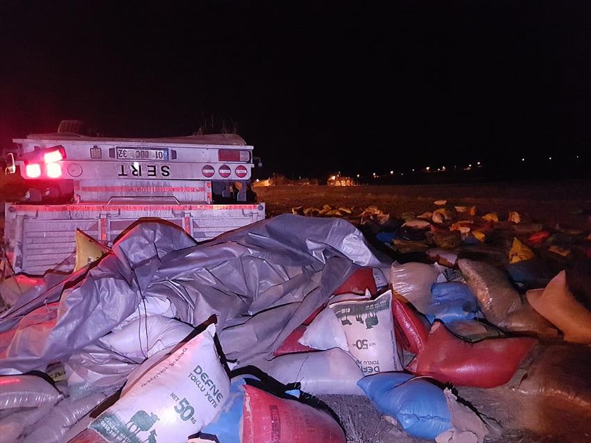 Konya'da devrilen tırın sürücüsü öldü