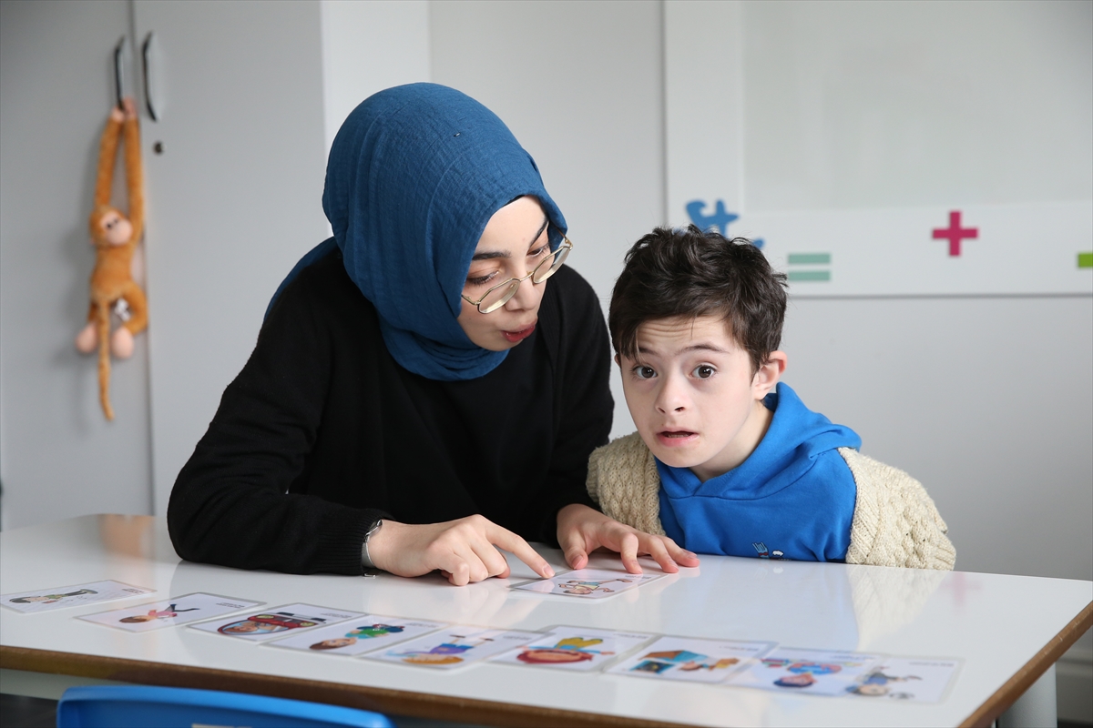 Konya'da down sendromlular için kurulan yaşam destek merkezi ailelere umut oluyor