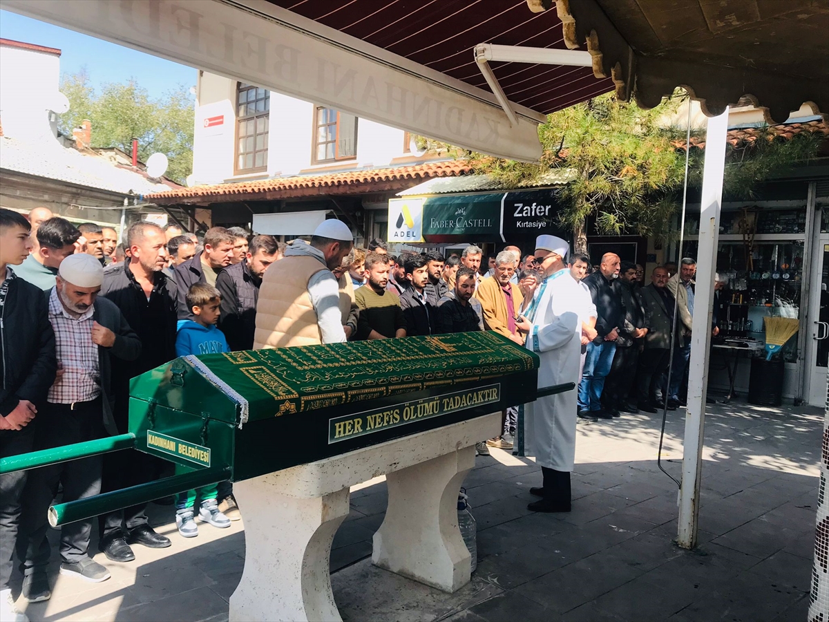 Konya'da düğünde havaya ateş açılması sonucu ölen kişinin cenazesi defnedildi