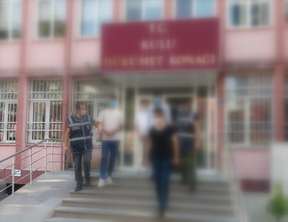 Konya'da düğüne giden akrabalarının evinden döviz ve ziynet eşyası çalan şüpheliler yakalandı