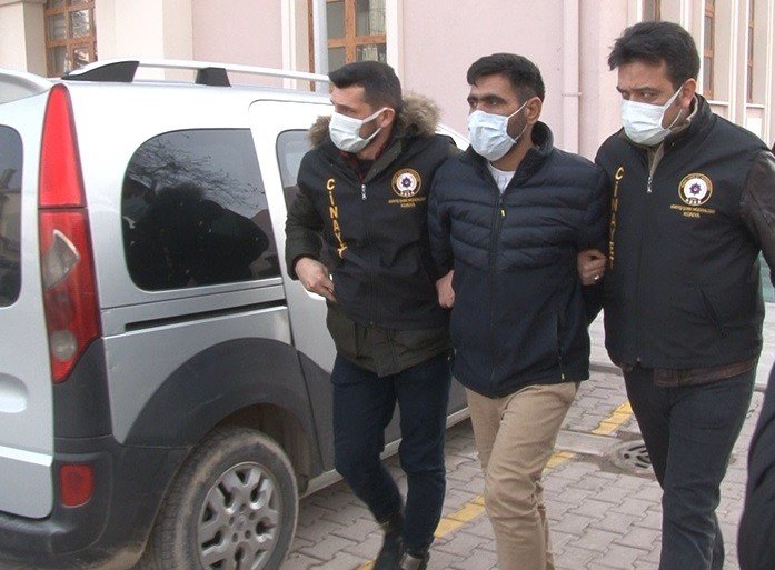 Konya'da birlikte yaşadığı kadını öldüren zanlı ile arkadaşı adliyede
