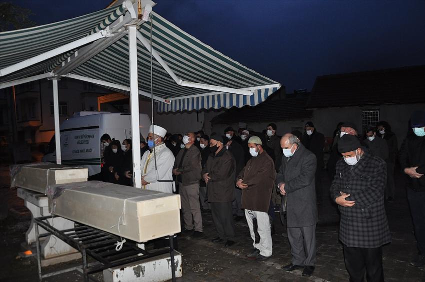 Konya'da evde çıkan yangında ölen 6 yaşındaki çocuk ile annesi toprağa verildi