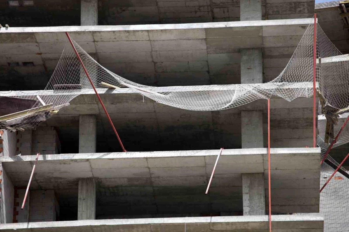 Konya'da faaliyetleri durdurulmuş inşaatta insan iskeleti bulundu