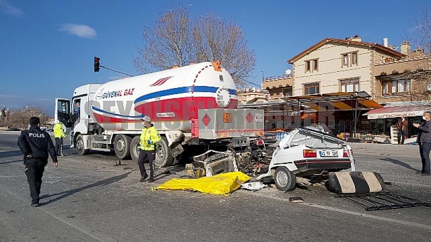 Konya'da feci kaza! Paramparça olan otomobilin sürücüsü hayatını kaybetti