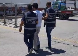 Konya'da *FETÖ'cü eski emniyet amiri, genç kıza sarkıntılık yaptığı gerekçesiyle tutuklandı"