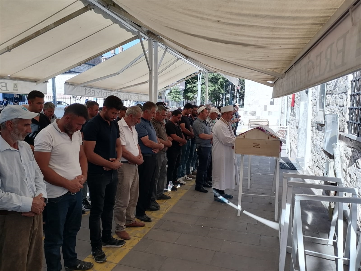 Konya'da gölette boğulan 15 yaşındaki çocuğun cenazesi toprağa verildi