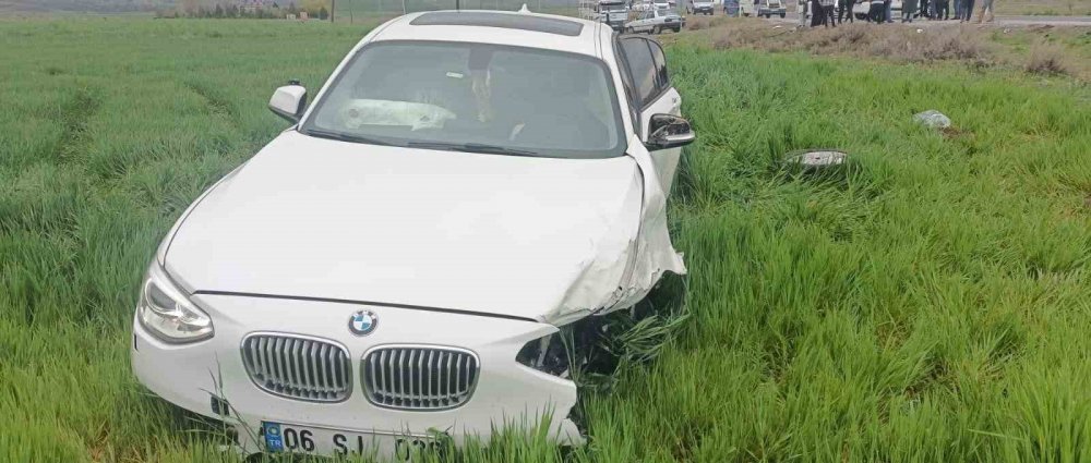 Konya'da hafif ticari araç ile otomobilin çarpıştığı kazada 7 kişi yaralandı