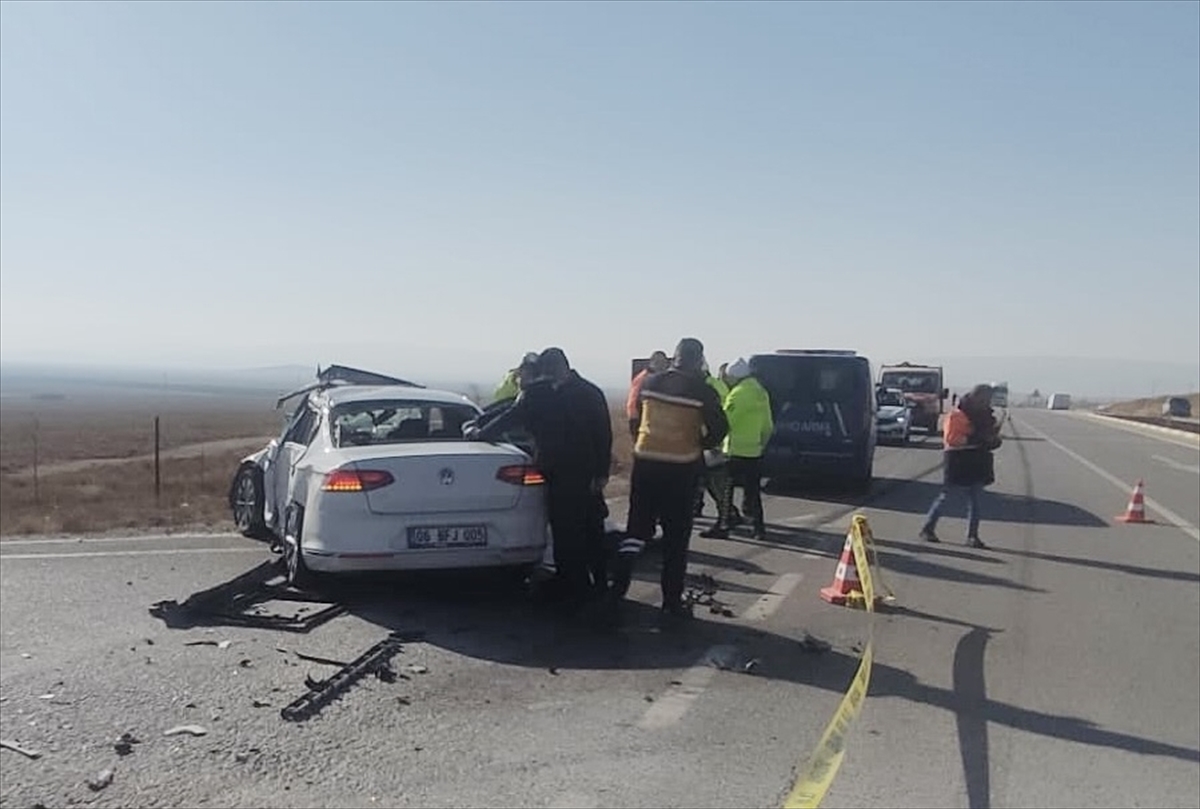 Konya'da iki aracın karıştığı kazada 2 kişi öldü