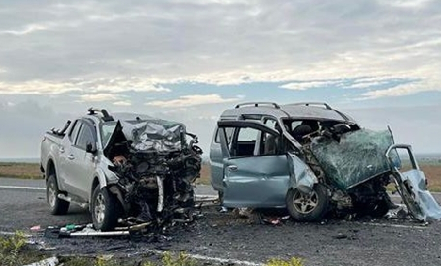 Konya'da iki kamyonet çarpıştı, 4 kişi öldü
