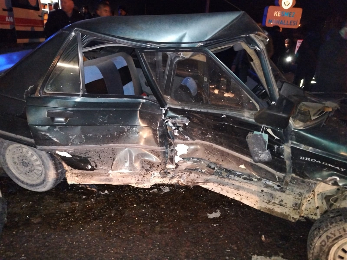 Konya'da iki otomobilin çarpıştığı kazada 2 kişi yaralandı