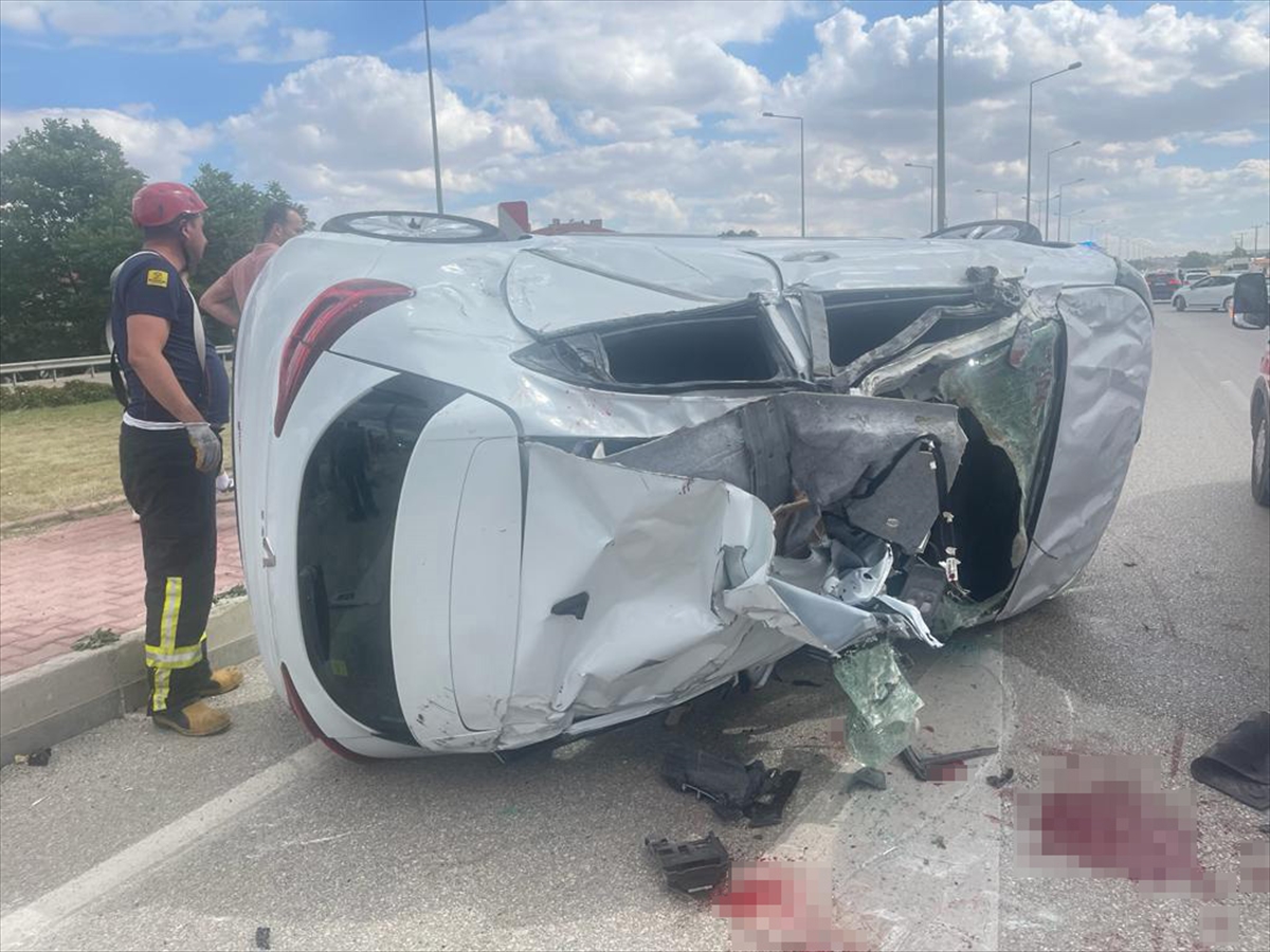 Konya'da iki otomobilin çarpıştığı kazada 3 kişi yaralandı