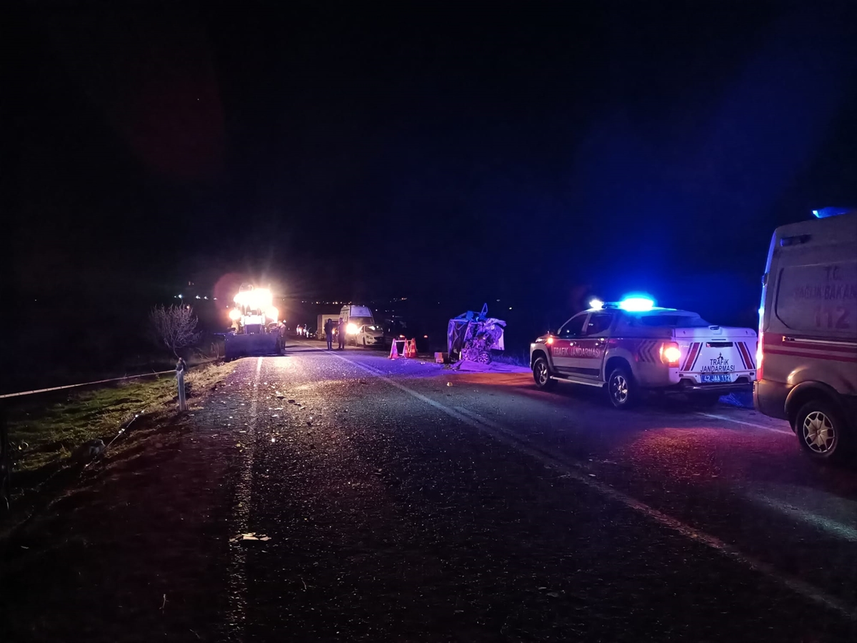 Konya’da iki otomobilin çarpıştığı kazada 4 kişi öldü, 1 kişi yaralı