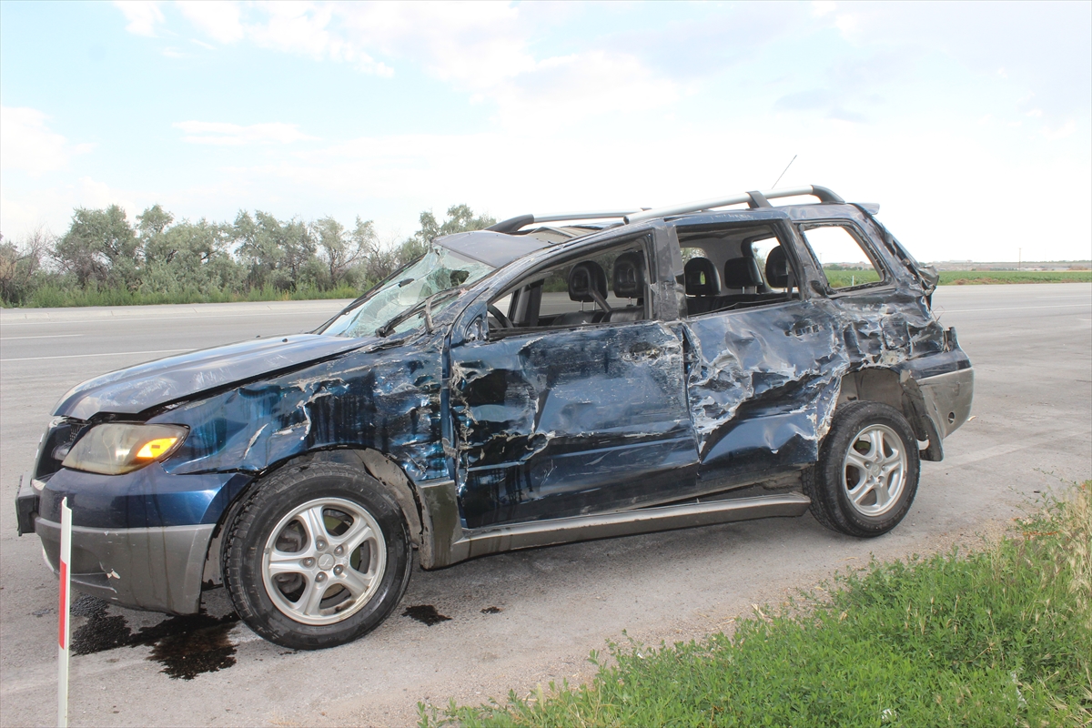Konya'da iki otomobilin çarpıştığı kazada 5 kişi yaralandı