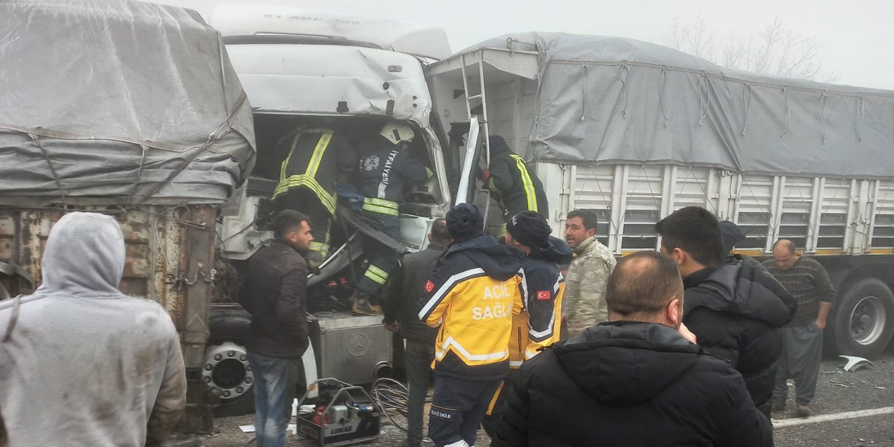 Konya'da iki TIR çarpıştı, sürücü hayatını kaybetti