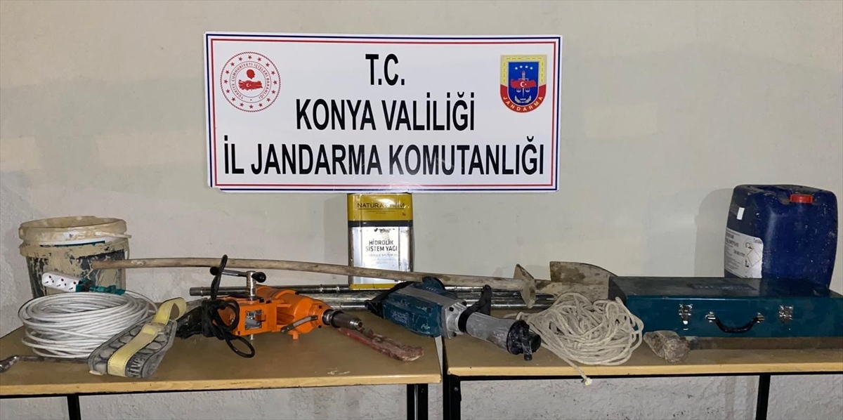 Konya'da iş makinesiyle kaçak kazı yapan 13 şüpheli yakalandı