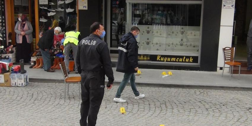 Konya'da iş yerini açan kuyumcuya silahlı saldırı