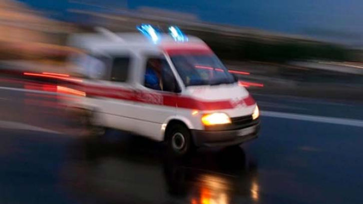 Konya'da işçi servisi ile otomobil çarpıştı: 13 yaralı var