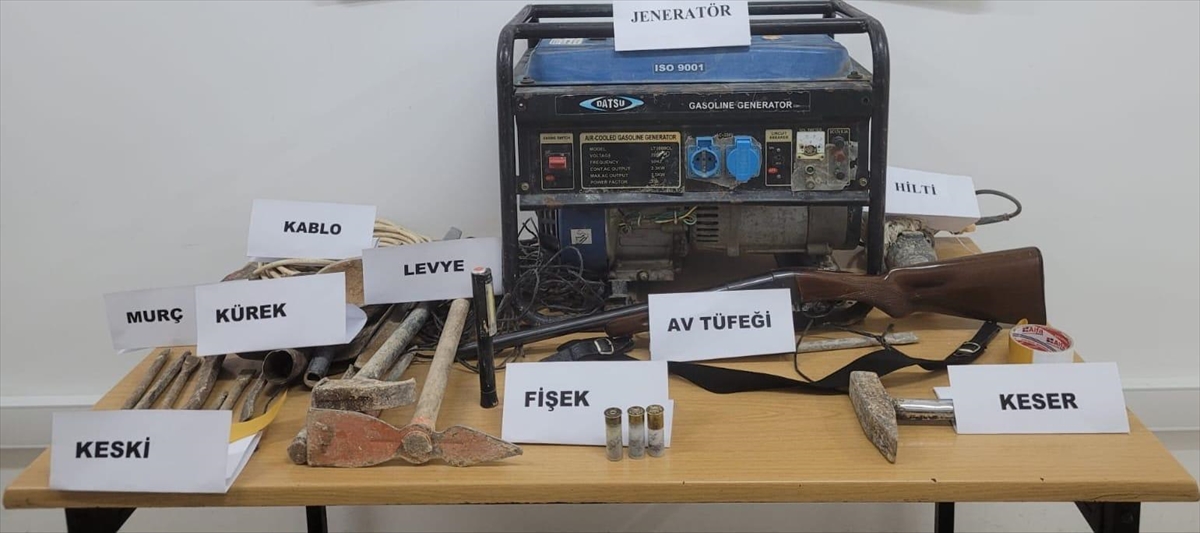 Konya'da kaçak kazı yaparken suçüstü yakalanan 2 şüpheli tutuklandı