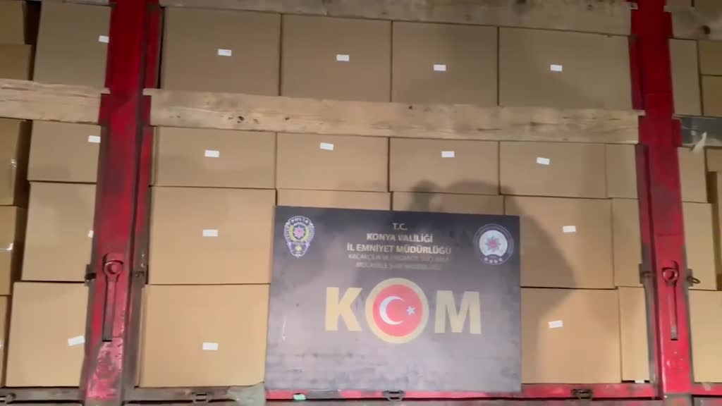 Konya'da kamyonda 7 milyon 100 bin makaron ele geçirildi