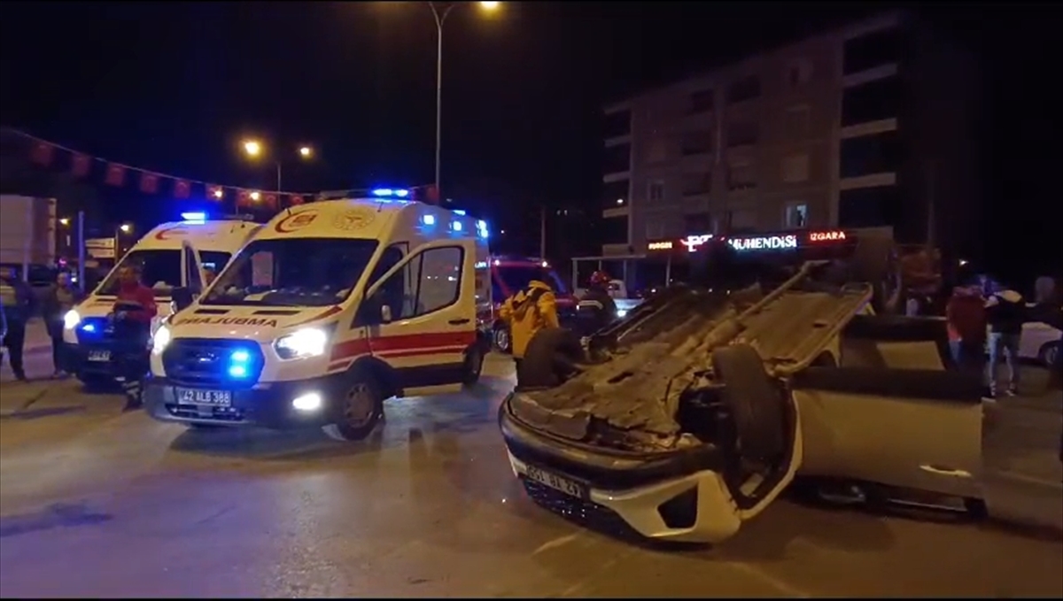 Konya'da kamyonet ile otomobilin çarpıştığı kazada 1 kişi ağır yaralandı