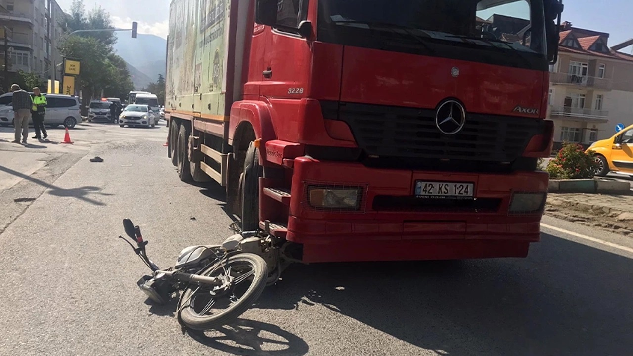 Konya'da kamyonun çarptığı motosikletli öldü
