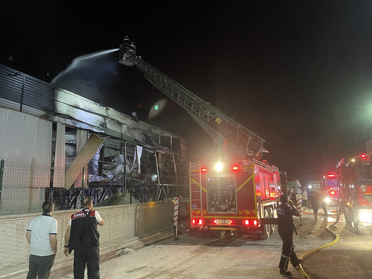 Konya'da kozmetik ürünlerin üretildiği fabrikada çıkan yangın söndürüldü