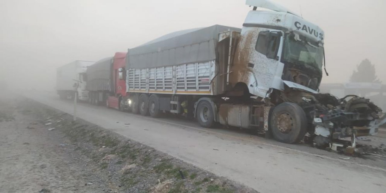 .. Konya'da kum fırtınası trafik kazalarını beraberinde getirdi