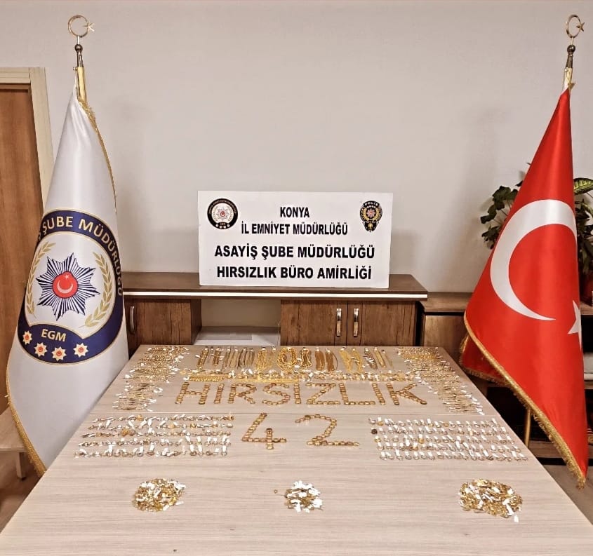 KONYA’DA KUYUMCUDAN ÇALINAN 4 KG. ALTIN POLİS EKİPLERİNİN TİTİZ ÇALIŞMALARI SONUCU BULUNARAK SAHİBİNE TESLİM EDİLDİ