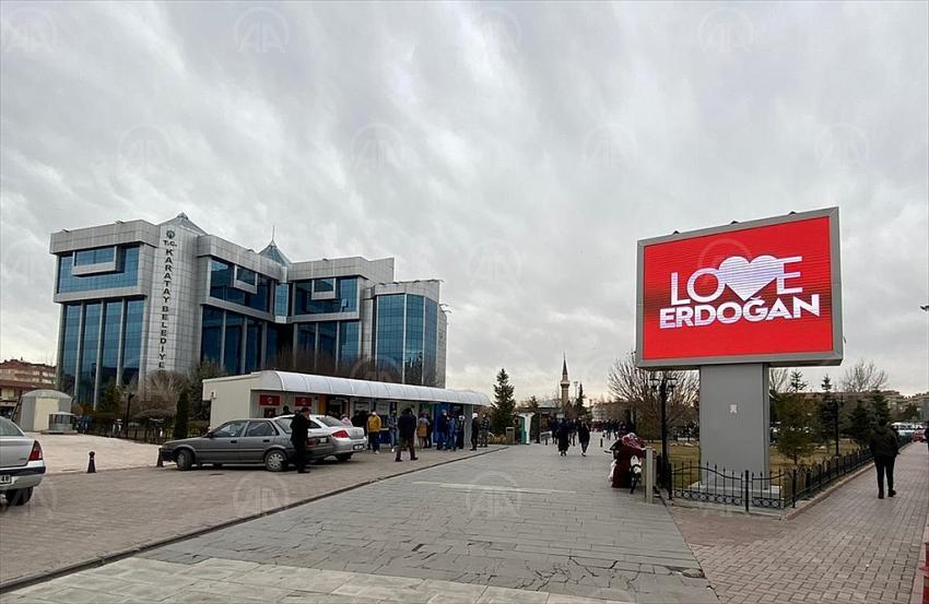 Konya'da "Love Erdoğan" görseli LED ekranlara yansıtıldı